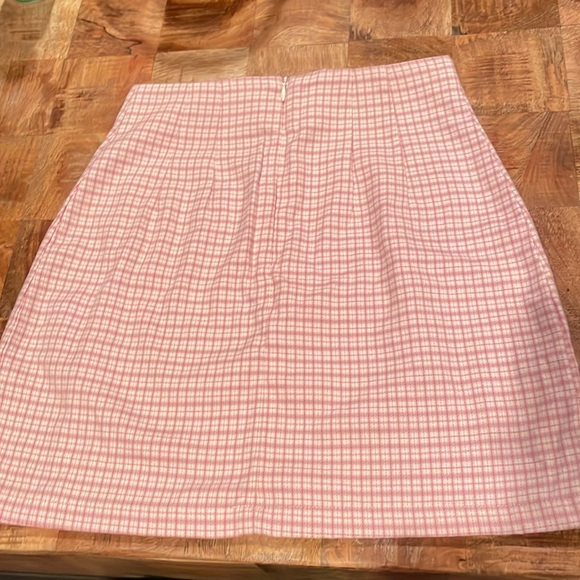 Very cute pink plaid skirt - Picture 4 of 4